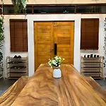 4 Bedroom House With Beautiful Rooftop Near Bts Ekkamai