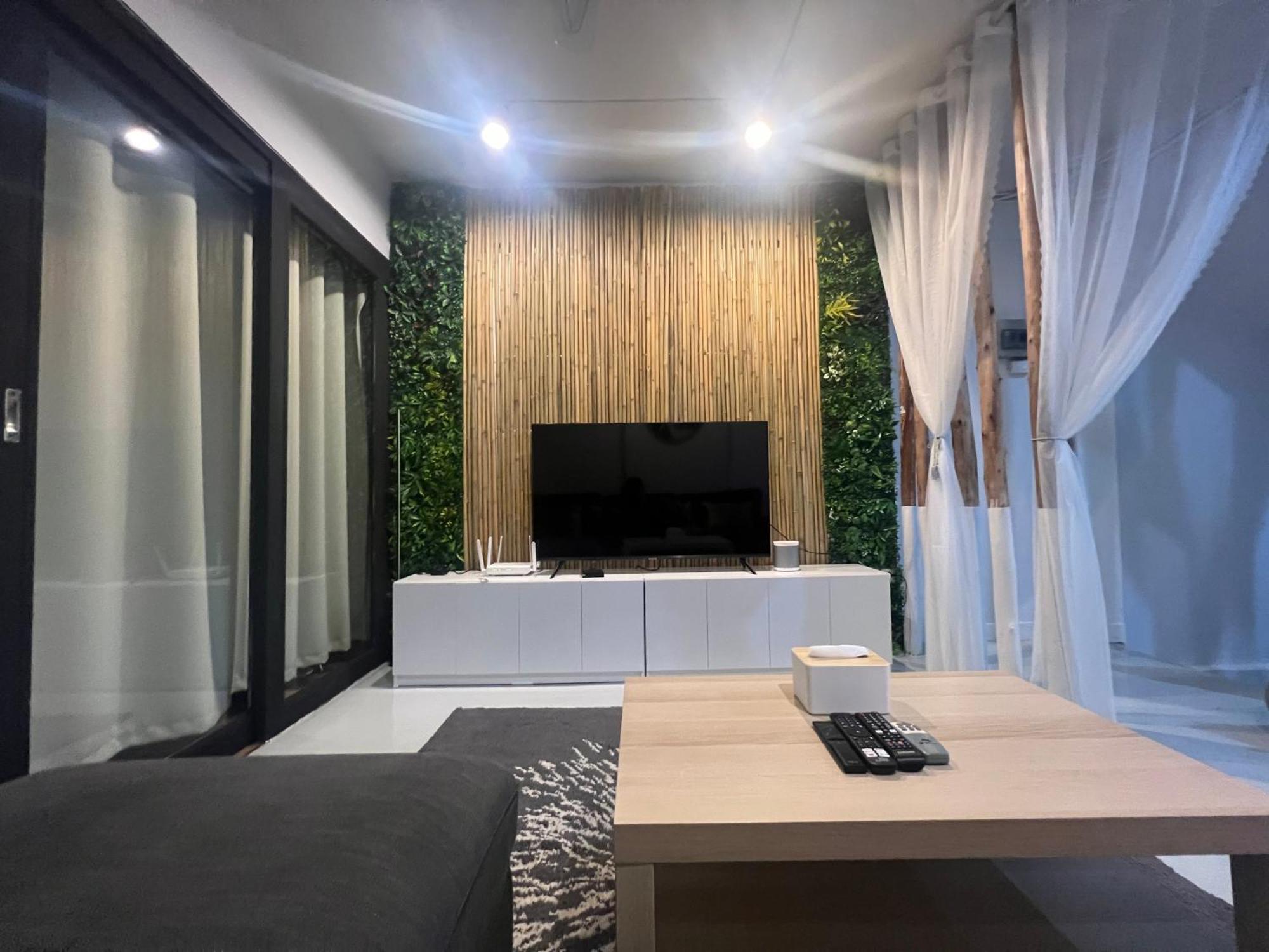 Villa 4 Bedroom House With Beautiful Rooftop Near Bts Ekkamai Bangkok