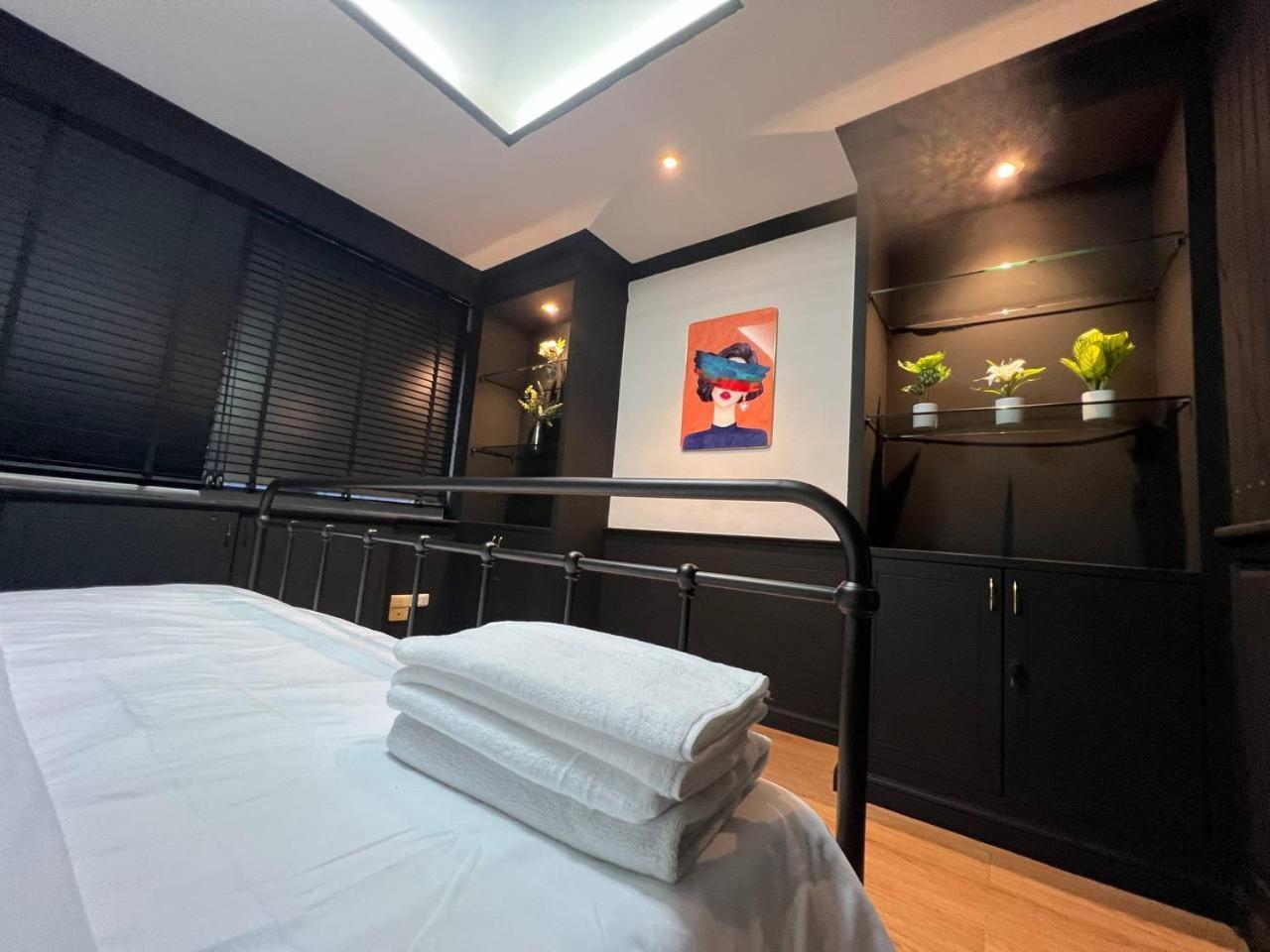4 Bedroom House With Beautiful Rooftop Near Bts Ekkamai *