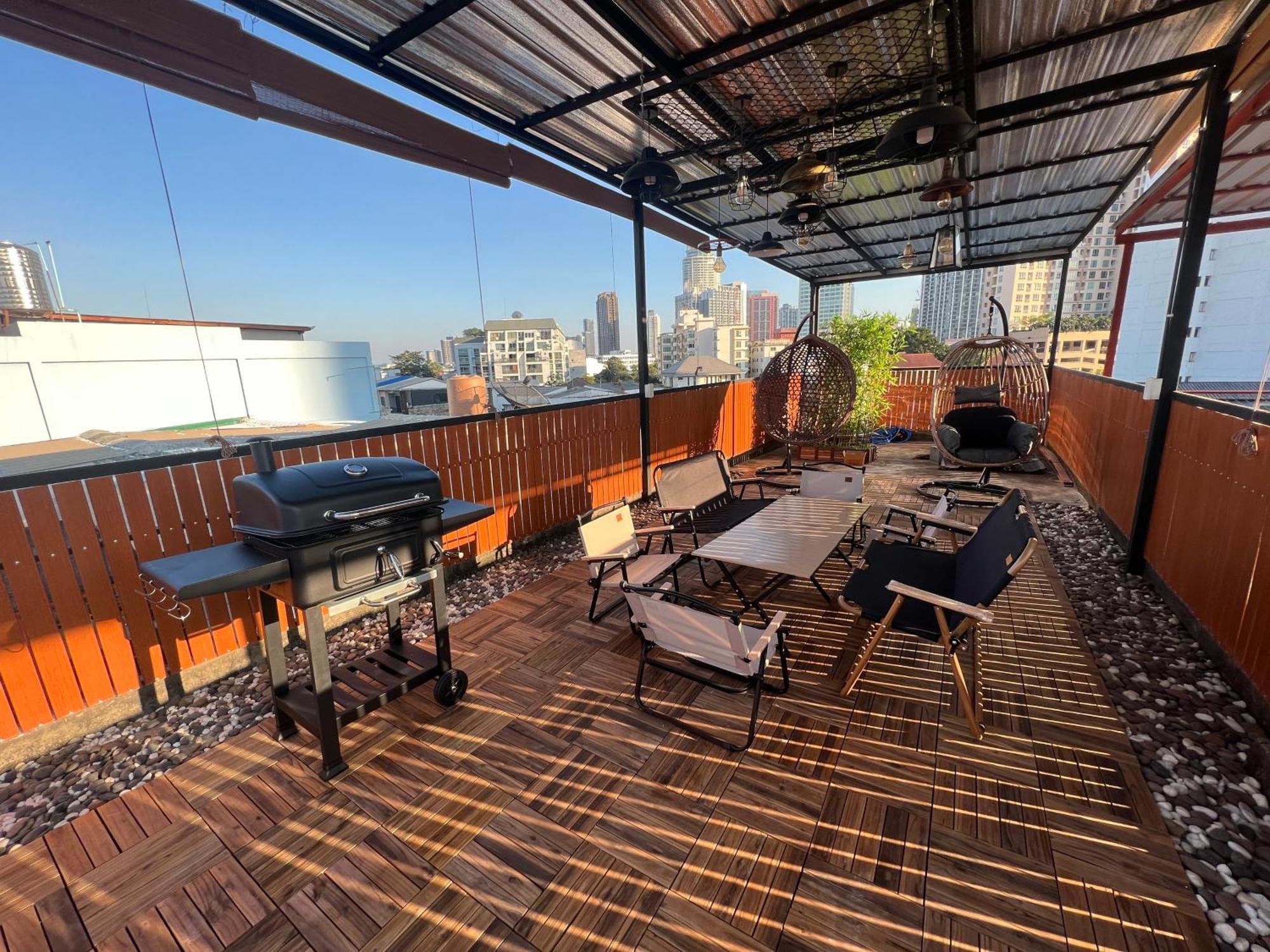 4 Bedroom House With Beautiful Rooftop Near Bts Ekkamai Villa