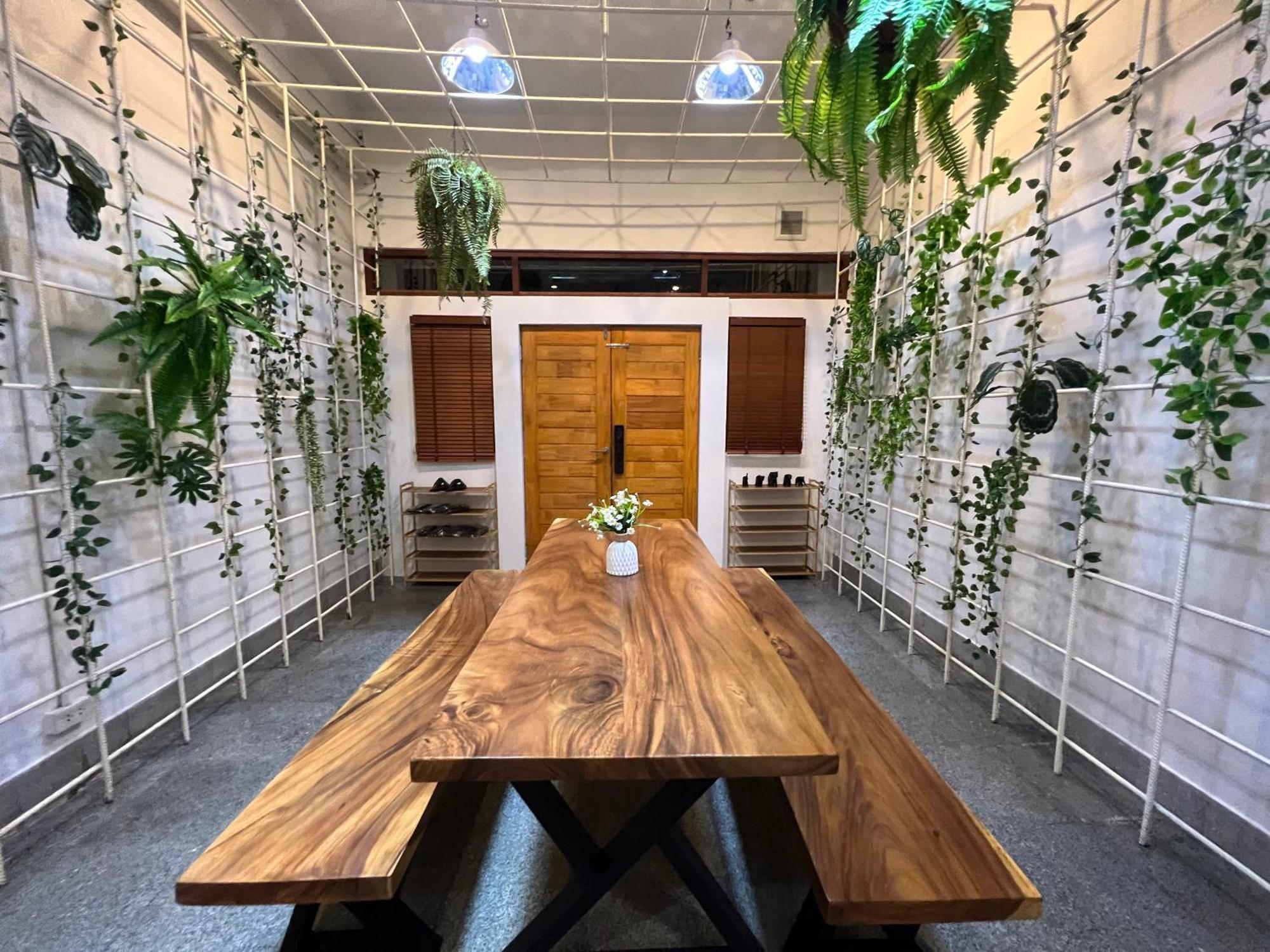 4 Bedroom House With Beautiful Rooftop Near Bts Ekkamai Villa Bangkok