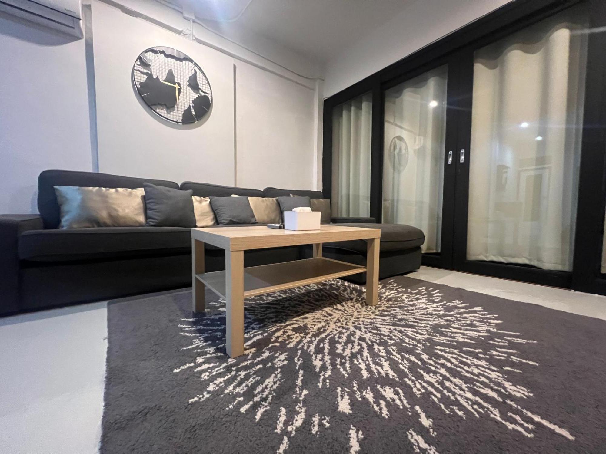 4 Bedroom House With Beautiful Rooftop Near Bts Ekkamai
