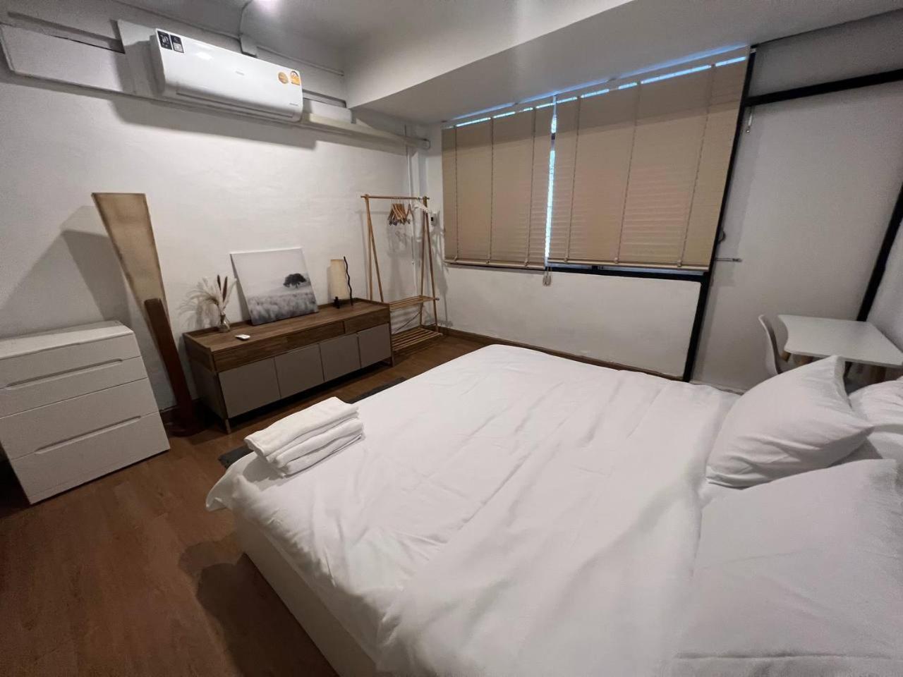 Villa 4 Bedroom House With Beautiful Rooftop Near Bts Ekkamai